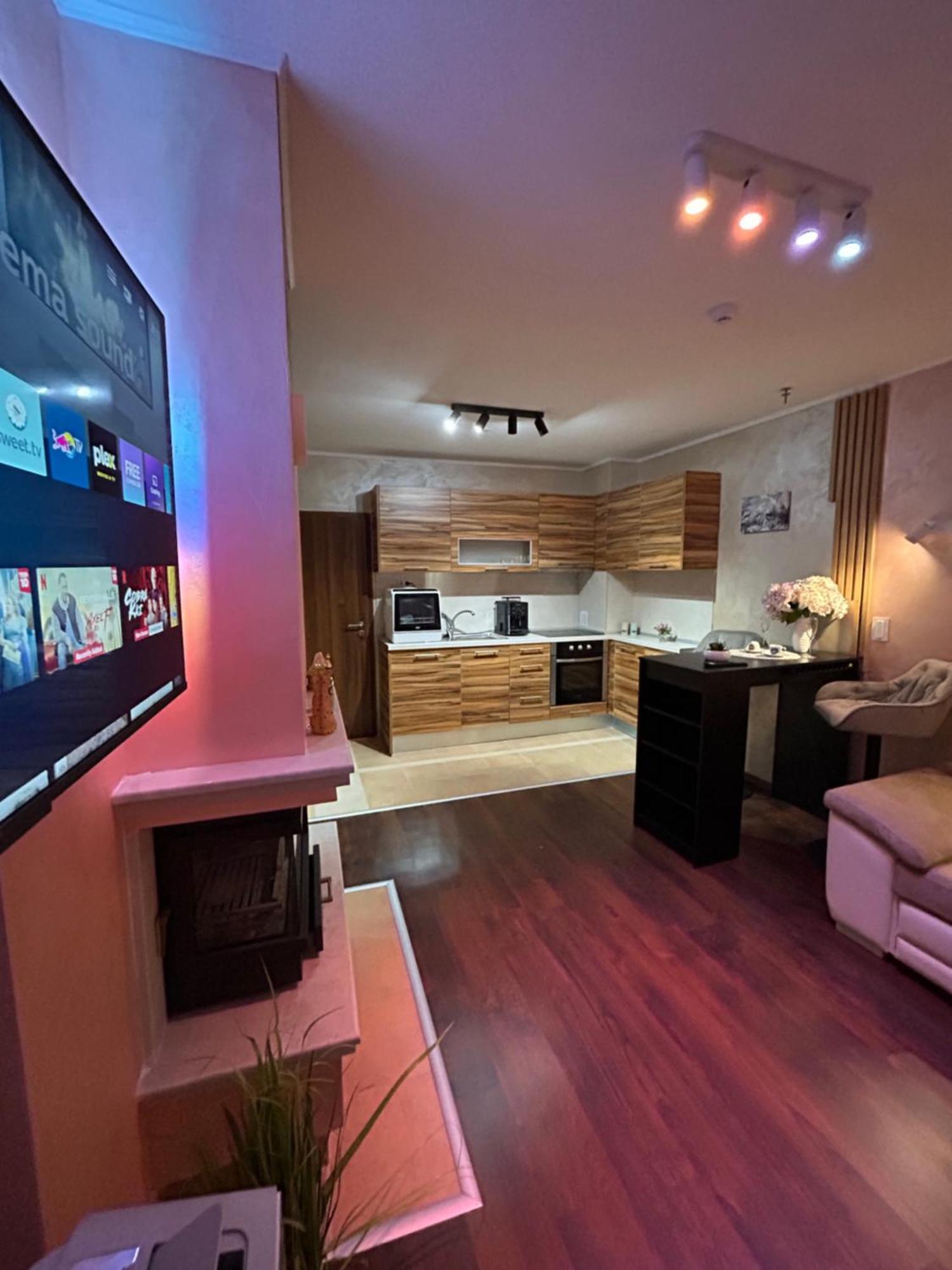 2-Bedroom, 2-Bathroom With Fireplace And Garden At Winslow Infinity Bansko Luaran gambar